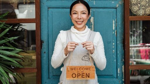 4 Jenis Usaha Perseorangan: Pengertian, Kelebihan, & Kekurangan