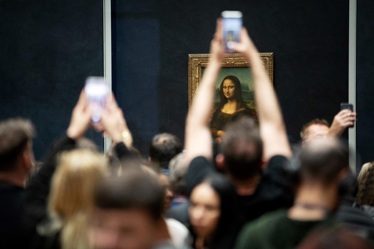 Macron Kunjungi Louvre di Tengah Kekhawatiran 'Mona Lisa' Terlantar