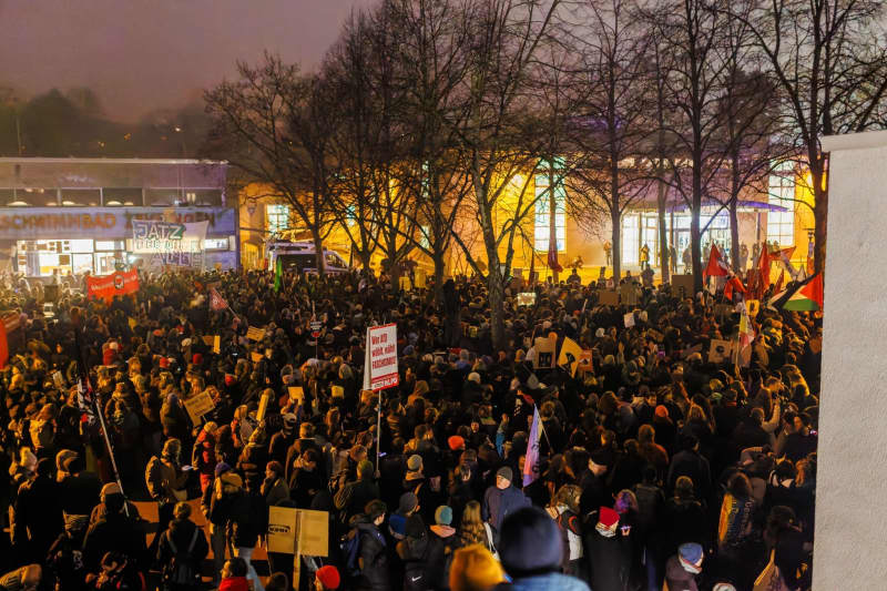 10.000 Warga Freiburg Demo Menentang AfD: Suara Penolakan Keras!