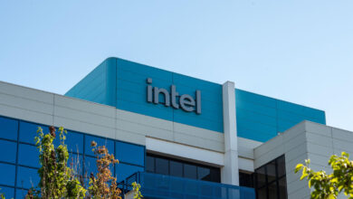 Intel Melambat Usai Lonjakan Rekor, Analis Soroti Hambatan Kesepakatan