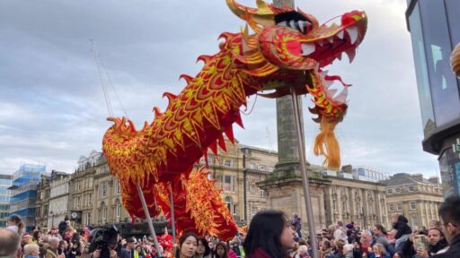 Ribuan Hadiri Perayaan Tahun Baru China yang Meriah dan Berwarna