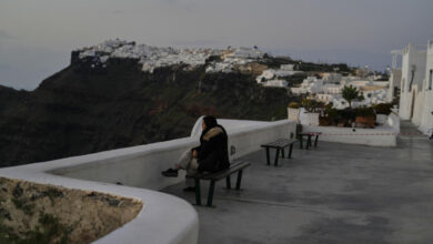 Turis Berani Nikmati Santorini Saat Gempa Guncang Yunani