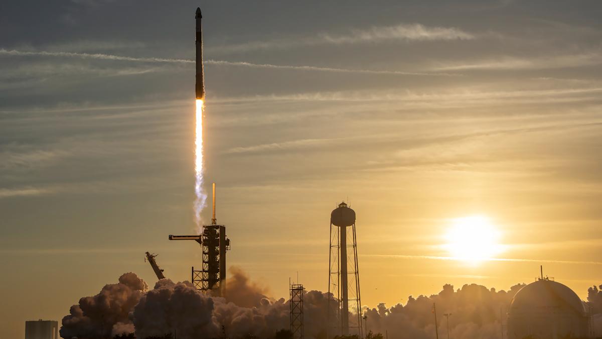 Saksikan Misi Astronot Crew-10 SpaceX Tiba di ISS Malam Ini!